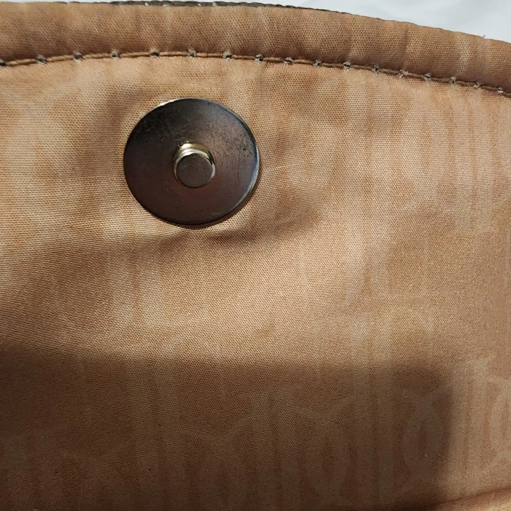 Vintage Jennifer‎ Lopez Pebbled Grey Wristlet